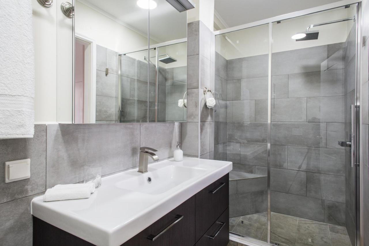 Athena's Hideaway- Fully Renovated- Absolute Location